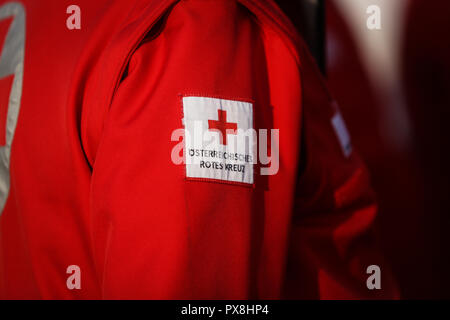 Détails avec la Croix-Rouge autrichienne symbole sur un uniforme Banque D'Images