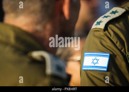 Détails avec le drapeau israélien sur un uniforme infirmier militaire Banque D'Images