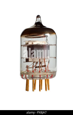 Pentode. Vieille radio lampe, isoalated sur fond blanc. Banque D'Images