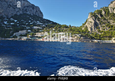 Avis de petite ville sur la côte de Capri Banque D'Images
