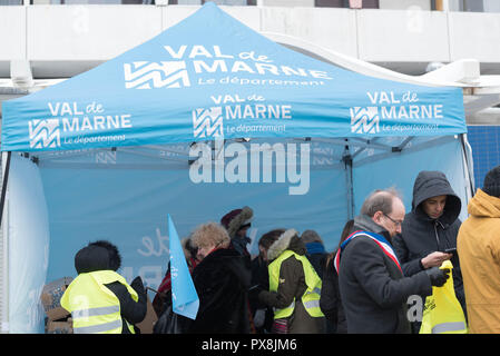 Créteil : contre la disparition du département de val-de-marne et de ses services publics locaux Banque D'Images