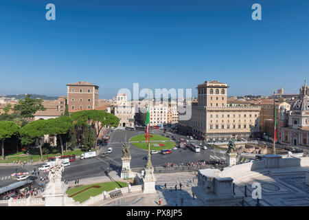 Vue aérienne de la Place de Venise dans la région ensoleillée journée d'automne, Rome, Italie. Banque D'Images