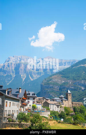 Vue d'ensemble. Torla, province de Huesca, Aragon, Espagne. Banque D'Images