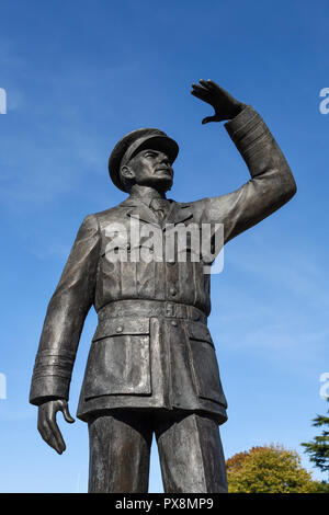 La statue de Sir Frank Whittle sur Hales Street dans le centre-ville de Coventry UK Banque D'Images
