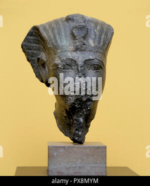 Le roi Thoutmosis III (ch. 1490-1436 avant J.-C.) sixt Pharaon de la xviiième dynastie de l'Égypte. Diorite. Banque D'Images