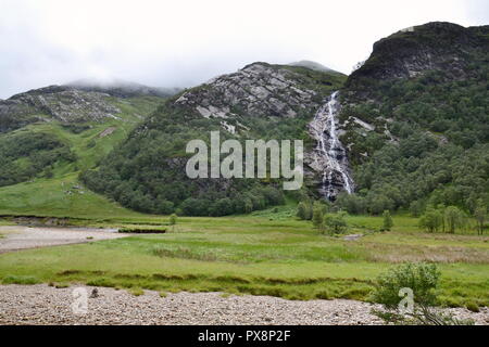 120m de long Steall spectaculaire cascade, un Steall Steall Falls, l'interdiction ou de deuxième rang en Ecosse, Glen Nevis, près de Fort William, Highlands, Lochaber, Banque D'Images