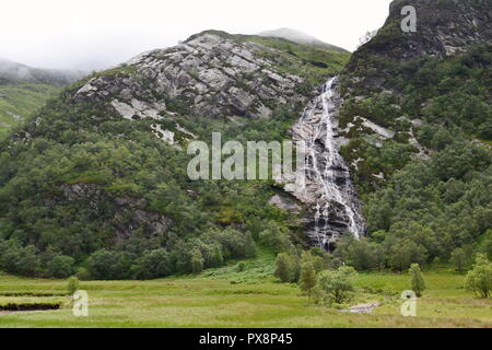 120m de long Steall spectaculaire cascade, un Steall Steall Falls, l'interdiction ou de deuxième rang en Ecosse, Glen Nevis, près de Fort William, Highlands, Lochaber, Banque D'Images