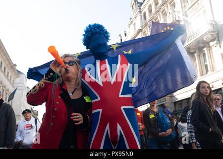 Londres, Royaume-Uni. 20 Oct, 2018. Royaume des milliers des gens qui fréquentent le centre de Londres en mars vote contre crédit Brexit : Emin Ozkan / Alamy Live News Banque D'Images