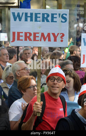 Londres, Royaume-Uni. 20 Oct, 2018. Un homme tenant une 'Où est Jeremy ?', 'March pour l'avenir", rassemblement afin de demander un deuxième référendum sur l'UE Brexit, ou vote du peuple, Londres, 20 octobre 2018 Crédit : Robert Smith/Alamy Live News Banque D'Images