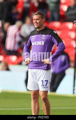 SToke-on-Trent, Royaume-Uni. 20 Oct, 2018. Défenseur de Stoke City Ryan Shawcross (17) au cours de l'EFL Sky Bet Championship match entre Stoke City et Birmingham City au stade de bet365, Stoke-on-Trent, Angleterre le 20 octobre 2018. Photo par Jurek Biegus. Usage éditorial uniquement, licence requise pour un usage commercial. Aucune utilisation de pari, de jeux ou d'un seul club/ligue/dvd publications. Credit : UK Sports Photos Ltd/Alamy Live News Banque D'Images