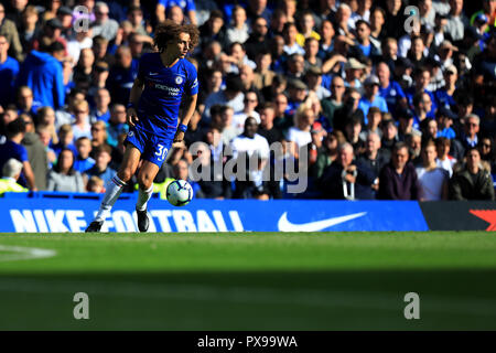 Stamford Bridge, Londres, Royaume-Uni. 20 Oct, 2018. EPL, Premier League Chelsea contre Manchester United ; David Luiz de loks Chelsea pour une prise secteur de transmettre le crédit : Action Plus Sport/Alamy Live News Banque D'Images