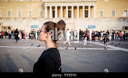 Athènes, Grèce. 20 Oct, 2018. Une femme vu participer pendant l'événement. Marche pour la liberté est l'un des plus grands événements internationaux pour le trafic humain. Credit : Ioannis Alexopoulos SOPA/Images/ZUMA/Alamy Fil Live News Banque D'Images