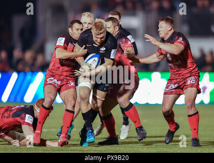 Est abordé par Lionel Beauxis de Lyon lors de la Coupe des Champions d'Europe de Rugby, 2 Ronde, piscine 3 Correspondance entre les Saracens et Lyon à l'Allianz Park le samedi 20 octobre 2018. Londres en Angleterre. (Usage éditorial uniquement, licence requise pour un usage commercial. Aucune utilisation de pari, de jeux ou d'un seul club/ligue/dvd publications.) Banque D'Images