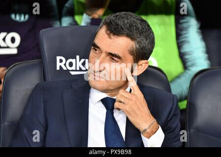 L'entraîneur du FC Barcelone Ernesto Valverde au cours de la ligue espagnole, La Liga, match de football entre le FC Barcelone et le FC Séville le 20 octobre 2018 au Camp Nou à Barcelone, Espagne. Appuyez sur cordon Banque D'Images