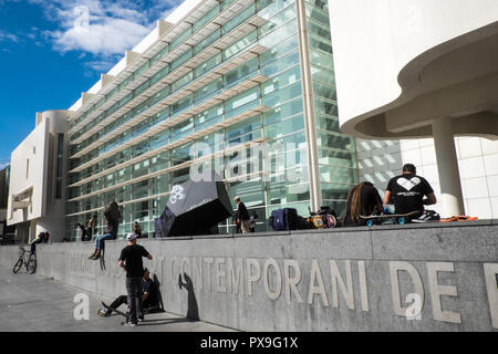 Le MACBA, Musée,a,populaire, salon,pour,roulettes,skateboards,le skate,Le musée d'Art Contemporain de Barcelone, la Plaça dels Àngels, El Raval, Barcelone Banque D'Images