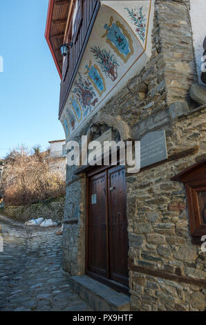 Ampelakia, Grèce- 2 janvier 2018 : Ancienne maison historique dans le village d''Ampelakia, Larissa, Grèce Banque D'Images