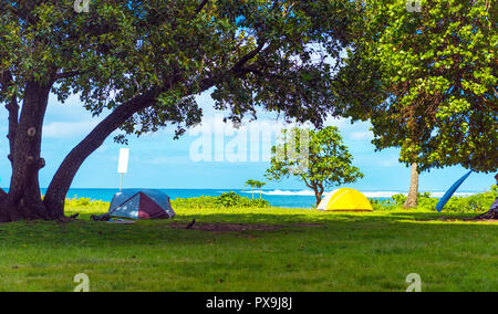 Tente contre la mer, Kauai, Hawaii, USA Banque D'Images