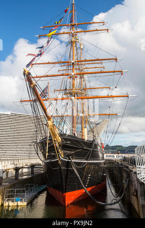 Le nouveau V et un musée à Dundee, Ecosse, UK avec le RSS Découverte, le premier bateau de prendre Scott et Shakleton à l'Antarctique. Banque D'Images