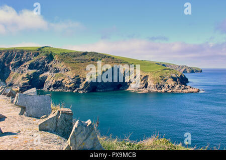 Beau paysage de la côte de Cornouailles sur le chemin de Port Isaac, North Cornwall, Angleterre Banque D'Images