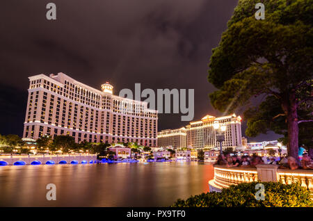 Une longue exposition de l'hôtel Bellagio de nuit Banque D'Images