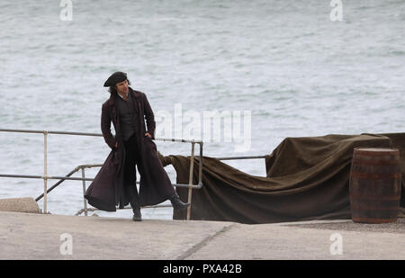 Le tournage de la dernière série de 'Poldark', Aiden promenades autour de l'ensemble dans le port. Avec : Aidan Turner Où : St Austell, Royaume-Uni Quand : 19 Sep 2018 Crédit : David Sims/WENN.com Banque D'Images