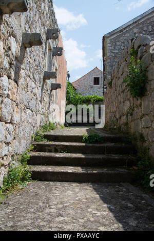 Ston est une ville dans le comté de Dubrovnik-Neretva Croatie, situé au sud de l'isthme de la péninsule de Peljesac. Banque D'Images