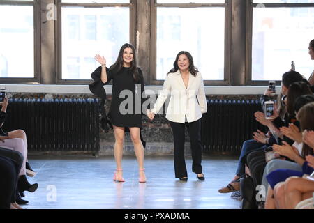 NEW YORK, NY - 14 avril : les concepteurs à pied la piste pendant le printemps 2019 Watters Bridal fashion show le 14 avril 2018 à New York. Banque D'Images