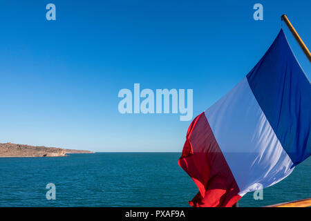 Le drapeau français se déploie au large de la côte de Kimberley, Australie occidentale Banque D'Images