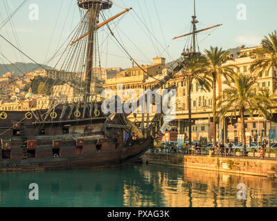 'Le Neptune' une réplique d'une 17ème siècle navire les galions espagnols à Porto Antico (vieux port), Gênes, ligurie, italie. Banque D'Images