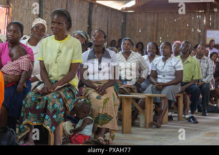 Une série d'images du Mozambique d'aider la construction d'une église à Xai Xai Banque D'Images