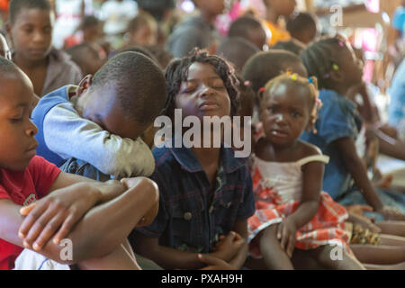 Une série d'images du Mozambique d'aider la construction d'une église à Xai Xai Banque D'Images