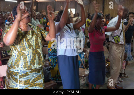 Une série d'images du Mozambique d'aider la construction d'une église à Xai Xai Banque D'Images