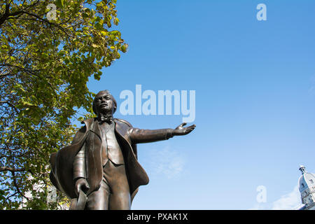 Glynn Williams' statue en bronze de David Lloyd George à la place du Parlement, Londres, Angleterre, Royaume-Uni Banque D'Images