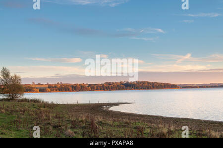 Une image de la belle Eyebrook réservoir, pris sur un soir d'automne, Rutland, England, UK Banque D'Images