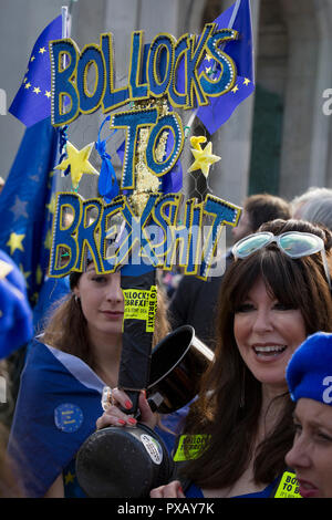 Le vote du peuple de mars pour l'avenir le 20 octobre 2018 à Londres, Royaume-Uni. 650 000 personnes ont marché sur le Parlement pour exiger leur voix démocratique d'être entendu dans le cadre d'une manifestation présentée comme la manifestation la plus importante d'une génération. Comme la date de la UK's Brexit en provenance de l'Union européenne est encore plus proche, les manifestants se sont réunis dans des dizaines de milliers de leurs dirigeants politiques à faire prendre connaissance et de donner à l'opinion publique britannique un vote final sur l'affaire. Brexit Banque D'Images