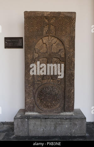 L'Arménie, Erevan, Matenadaran, de l'intérieur, de l'Institut de Mesrop Machtots manuscrits anciens, tombe Banque D'Images