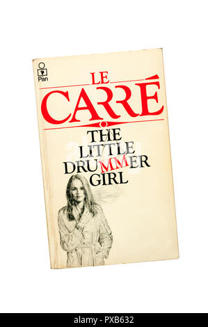 Un dvd copie de la Little Drummer Girl par John Le Carré (David Cornwell). D'abord publié en 1983. Banque D'Images
