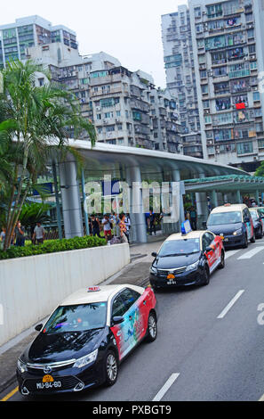 File d'attente de taxis à la frontière de Macao et la République populaire de Chine, Macao Banque D'Images