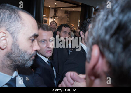 Le président français, Emmanuel Macron visite le 55e Salon International de l'Agriculture à la Porte de Versailles à Paris . Banque D'Images