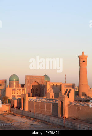 L'Ouzbékistan ; Boukhara ; Mir-i-Arab Minaret Kalon, Madrasa, ligne d'horizon, Banque D'Images