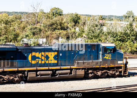 Lafayette - Circa 2018 Octobre : CSX Train Locomotive. La CSX exploite un chemin de fer de classe I aux États-Unis V Banque D'Images