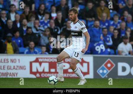 Cardiff, Royaume-Uni. 20 Oct, 2018. Tim Ream de Fulham en action.Premier League match, Cardiff City v Fulham au Cardiff City Stadium le samedi 20 octobre 2018. Cette image ne peut être utilisé qu'à des fins rédactionnelles. Usage éditorial uniquement, licence requise pour un usage commercial. Aucune utilisation de pari, de jeux ou d'un seul club/ligue/dvd publications. Photos par Andrew Andrew/Verger Verger la photographie de sport/Alamy live news Crédit : Andrew Orchard la photographie de sport/Alamy Live News Banque D'Images