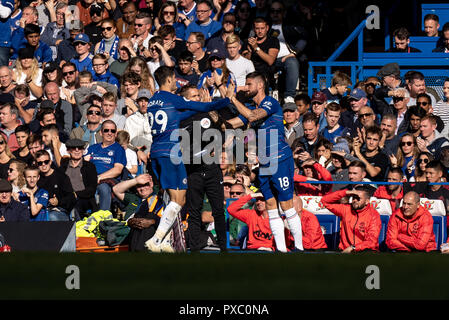 Londres, Royaume-Uni. 20 Oct, 2018. Alvaro Morata de Chelsea est remplacé par Oliver Giroud de Chelsea au cours de la Premier League match entre Chelsea et Manchester United à Stamford Bridge, Londres, Angleterre le 20 octobre 2018. Photo par Liam McAvoy. Credit : UK Sports Photos Ltd/Alamy Live News Banque D'Images