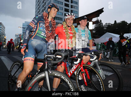 Utsunomiya, Japon. 20 Oct, 2018. Le cycliste allemand John Degednkolb (C) sourit avec Cameron Scott de l'Australie (R) et Marco de canola de l'Italie après la coupe du Japon en Critérium Utsunomiya, 100km au nord de Tokyo le samedi 20 octobre 2018. Trek de Degenkolb Segafredo gagné la course alors que Scott de l'Académie cycliste australienne terminé runner up et de canola Nippo Vini Fantini a terminé le deuxième finaliste. Credit : Yoshio Tsunoda/AFLO/Alamy Live News Banque D'Images