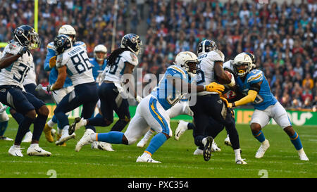 Londres, Royaume-Uni. 21 octobre 2018. Jouer dans l'action. Tennessee Titans à Los Angeles Chargers NFL match au stade de Wembley, le second de la NFL Londres 2018 jeux. Crédit : Stephen Chung / Alamy Live News Banque D'Images