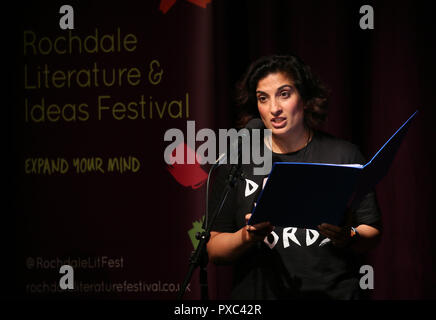 Rochdale, UK. 21 Oct 2018. L'acteur et réalisateur Joyce Branagh présente et organise un "Femmes du monde" de l'événement. Acteurs, Mina Anwar, Booman Bohn, Sue Devaney et Hannah Ellis Ryan présente des lectures de poésie et de prose de Maskew collection de littérature classique de Rochdale bibliothèque centrale. L'exécution a lieu au villages 90 ans Théâtre du Rideau, Rochdale. 21 octobre 2018 (C)Barbara Cook/Alamy Live News Banque D'Images