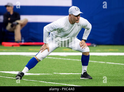 Indianapolis, Indiana, USA. 21 Oct, 2018. Indianapolis Colts Adam Vinatieri Shelly-ann Fraser (4) se réchauffe avant l'action de jeu de football américain NFL entre les Bills de Buffalo et les Indianapolis Colts au Lucas Oil Stadium à Indianapolis, Indiana. John Mersits/CSM/Alamy Live News Banque D'Images