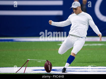 Indianapolis, Indiana, USA. 21 Oct, 2018. Indianapolis Colts Adam Vinatieri Shelly-ann Fraser (4) se réchauffe avant l'action de jeu de football américain NFL entre les Bills de Buffalo et les Indianapolis Colts au Lucas Oil Stadium à Indianapolis, Indiana. John Mersits/CSM/Alamy Live News Banque D'Images