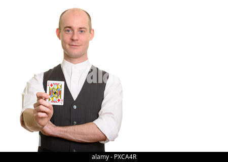 Bald Caucasian man holding magicien Valet de carreau carte avec f Banque D'Images