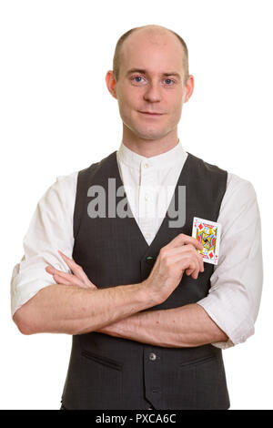 Bald Caucasian man holding magicien Valet de carreau avec une carte Banque D'Images